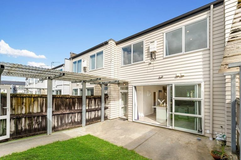 Photo of property in 13 Hakawai Avenue, Takanini, 2112