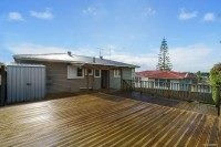 Photo of property in 21 Sheridan Drive, New Lynn, Auckland, 0600