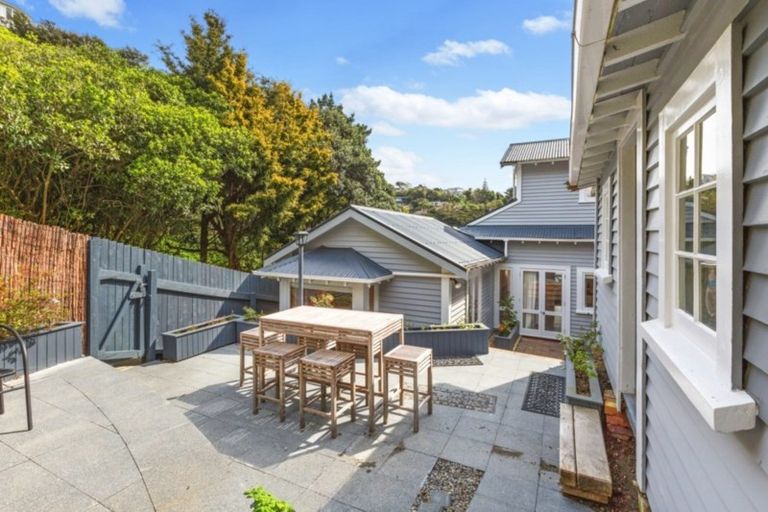 Photo of property in 102 Paremata Road, Paremata, Porirua, 5024