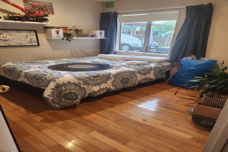 Photo of property in 28a Kingdale Road, Henderson, Auckland, 0610