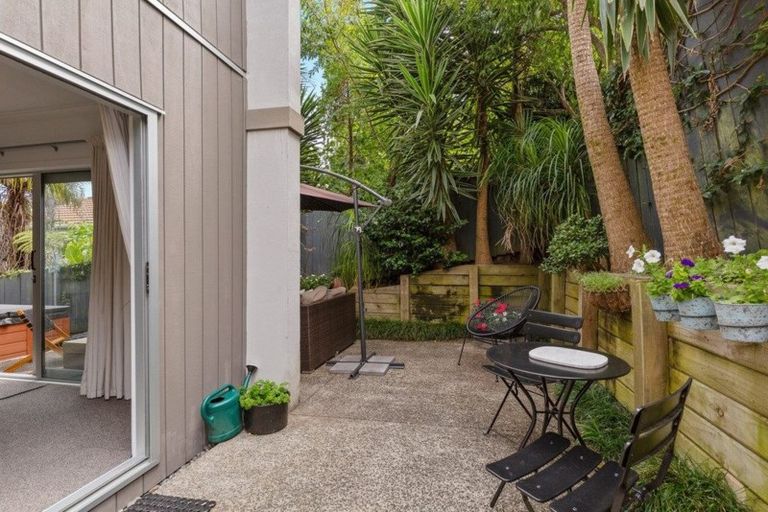 Photo of property in 2/26 Penning Road, Castor Bay, Auckland, 0620