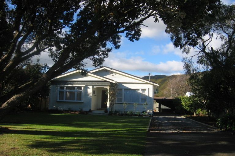 Photo of property in 16 Collingwood Street, Waterloo, Lower Hutt, 5011