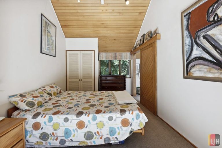 Photo of property in 14 Kingsclere Place, Goodwood Heights, Auckland, 2105