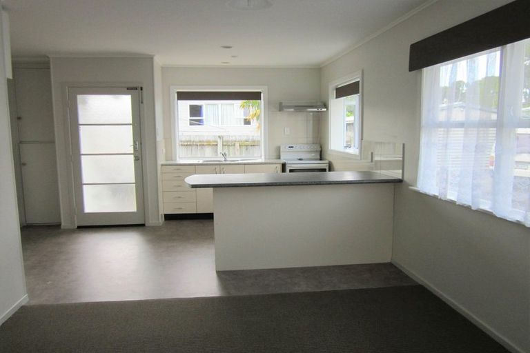 Photo of property in 40 Farquhar Road, Glendene, Auckland, 0602