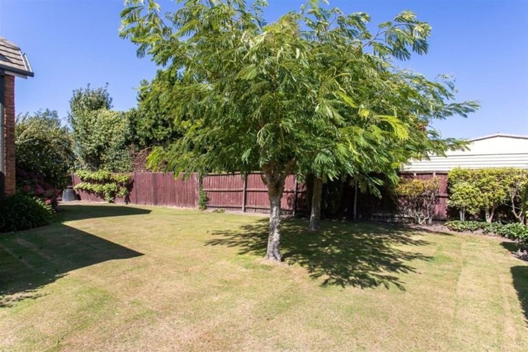 Photo of property in 15 Tavistock Place, Russley, Christchurch, 8042