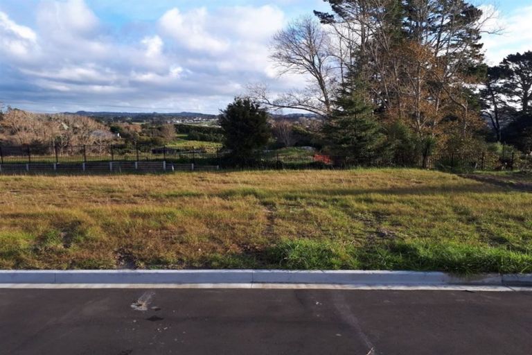 Photo of property in 11 Grenache Way, Kumeu, 0810
