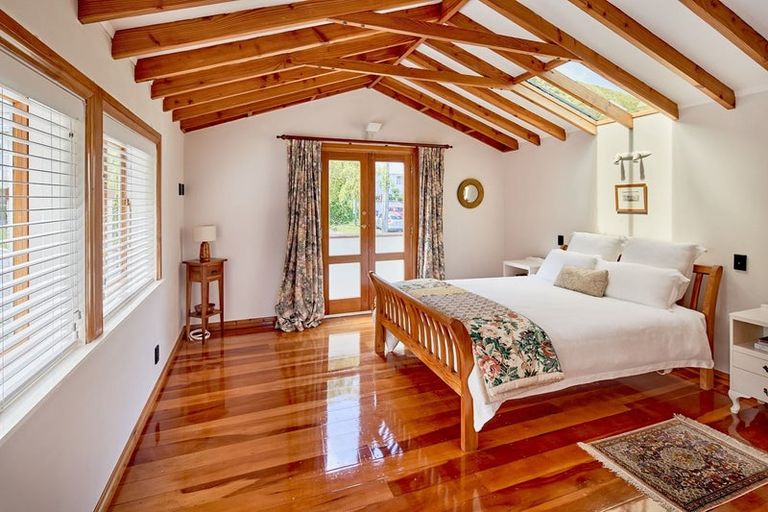 Photo of property in 25 Mahoe Street, Eastbourne, Lower Hutt, 5013