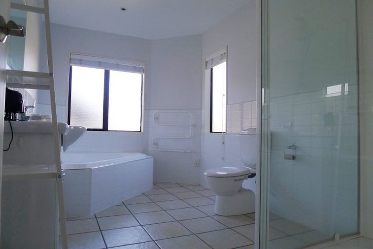 Photo of property in 2b Observatory Close, Whitby, Porirua, 5024