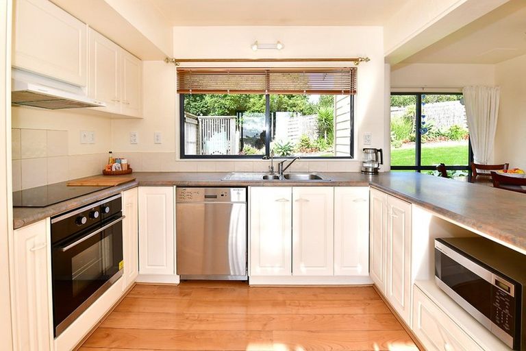 Photo of property in 148 Red Beach Road, Red Beach, 0932