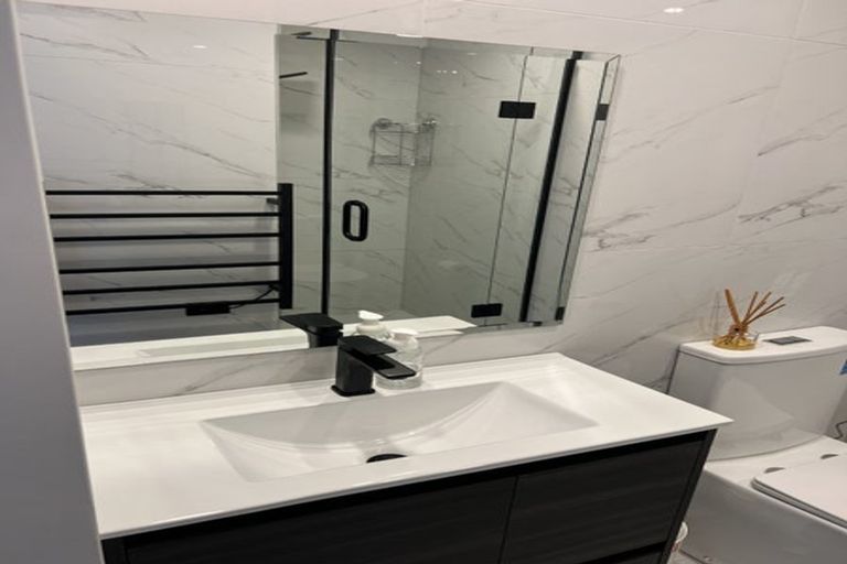 Photo of property in 5/72 Tiraumea Drive, Pakuranga, Auckland, 2010