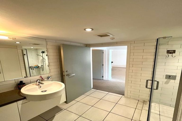 Photo of property in The Capital, 14/370 Oriental Parade, Oriental Bay, Wellington, 6011