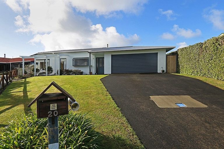 Photo of property in 20 Pohutukawa Drive, Opunake, 4616
