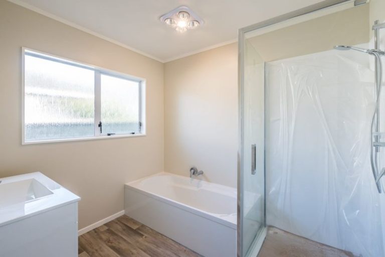 Photo of property in 28 Rosewood Place, Paraparaumu, 5032