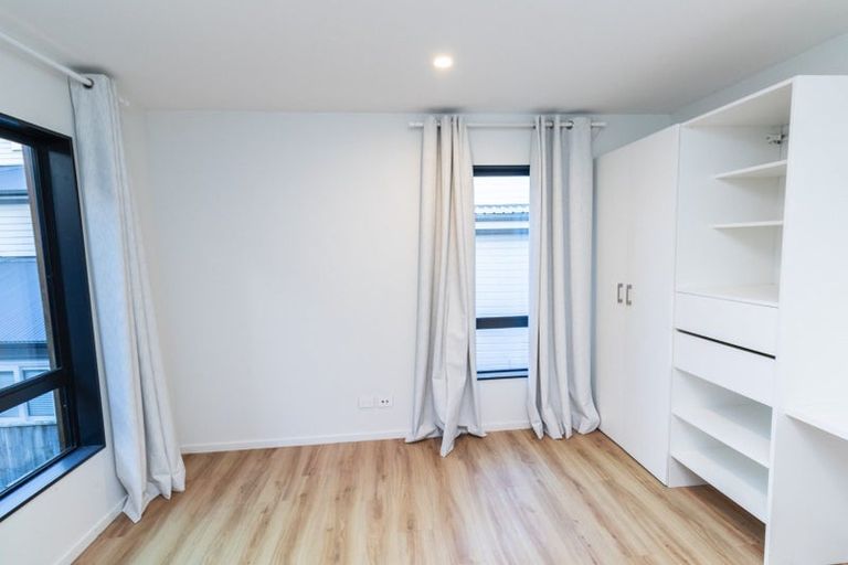 Photo of property in 5b Salmont Place, Kelburn, Wellington, 6012