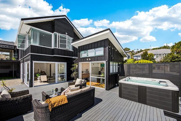 Photo of property in 6 Blacks Road, Greenhithe, Auckland, 0632