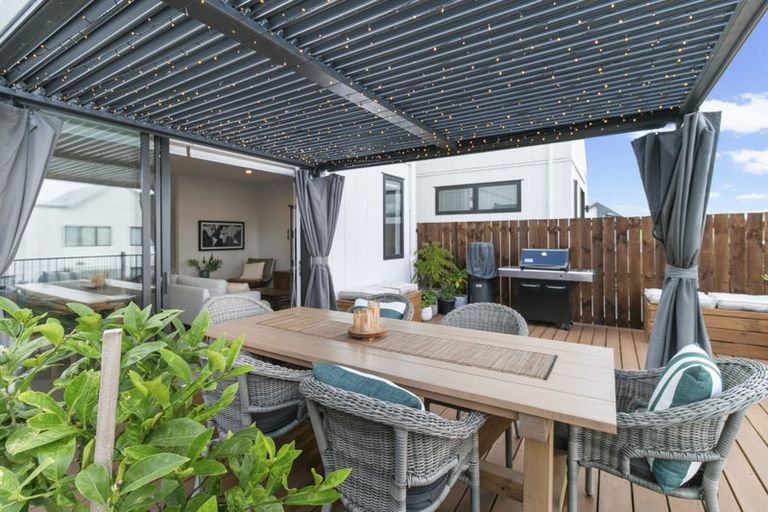 Photo of property in 18 Porowha Road, Westgate, Auckland, 0814