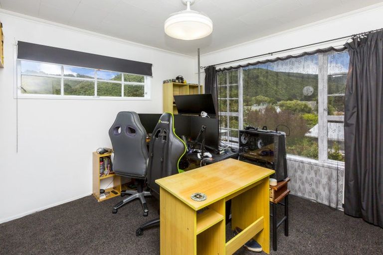 Photo of property in 19 Beryl Grove, Birchville, Upper Hutt, 5018