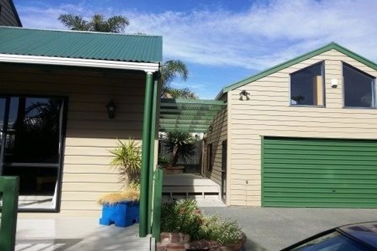 Photo of property in 14 Chablis Place, Henderson, Auckland, 0612