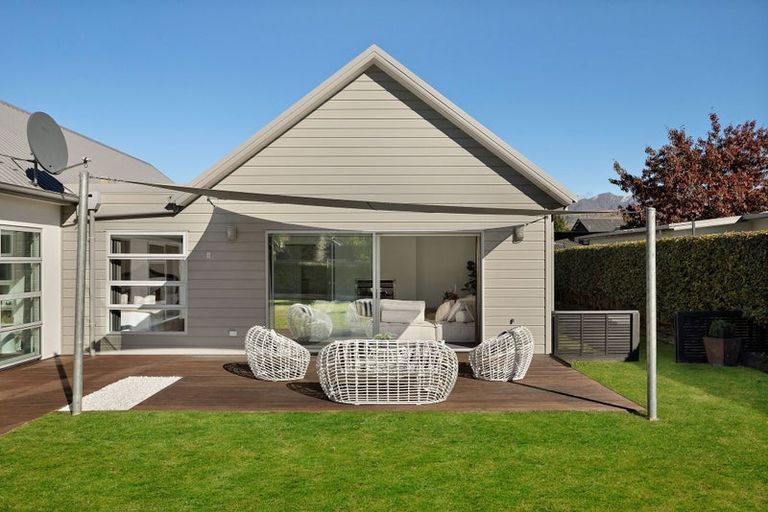 Photo of property in 11 Haddow's Place, Lake Hayes, Queenstown, 9304