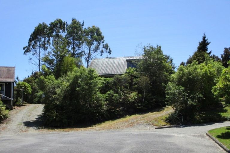 Photo of property in 19 Ivy Terrace, Moana, 7872