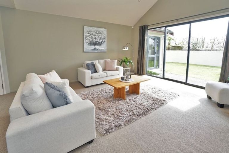 Photo of property in 14 Southworth Place, Grandview Heights, Hamilton, 3200