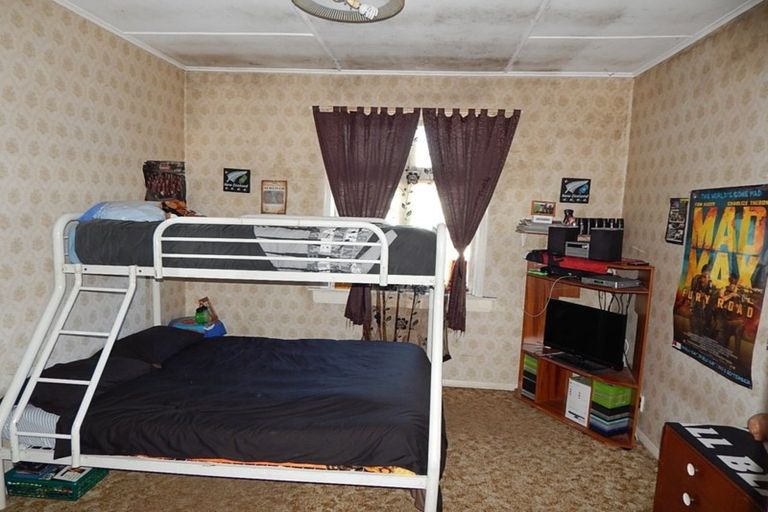 Photo of property in 13 Russell Street, Westport, 7825