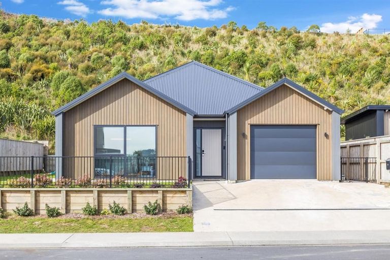 Photo of property in 14 Kaiaho Close, Aotea, Porirua, 5024