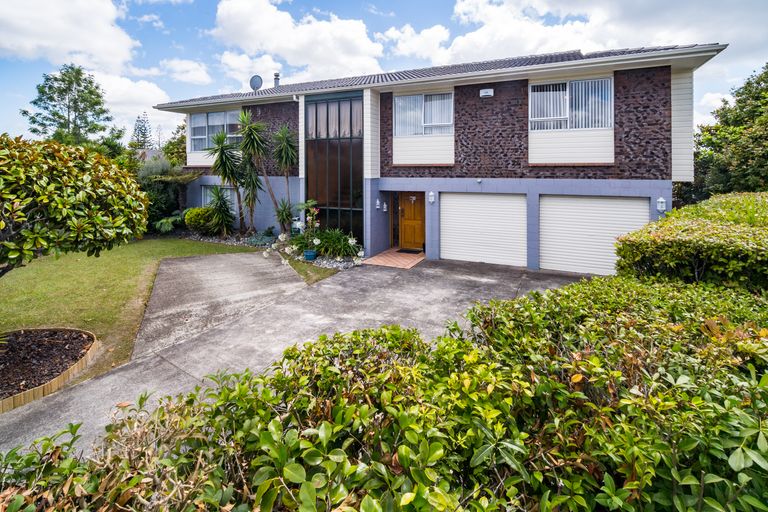 Photo of property in 23 Tanoa Place, Glendene, Auckland, 0602
