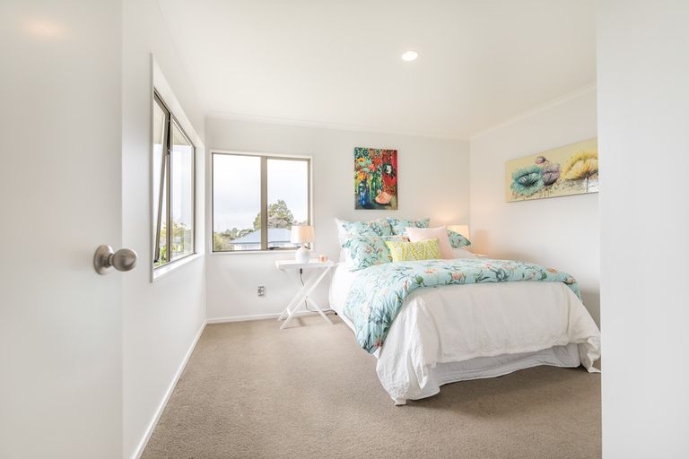 Photo of property in 27 Loughanure Place, Massey, Auckland, 0614