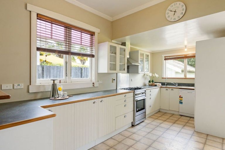 Photo of property in 15 Saint Winifreds Avenue, Hamilton East, Hamilton, 3216