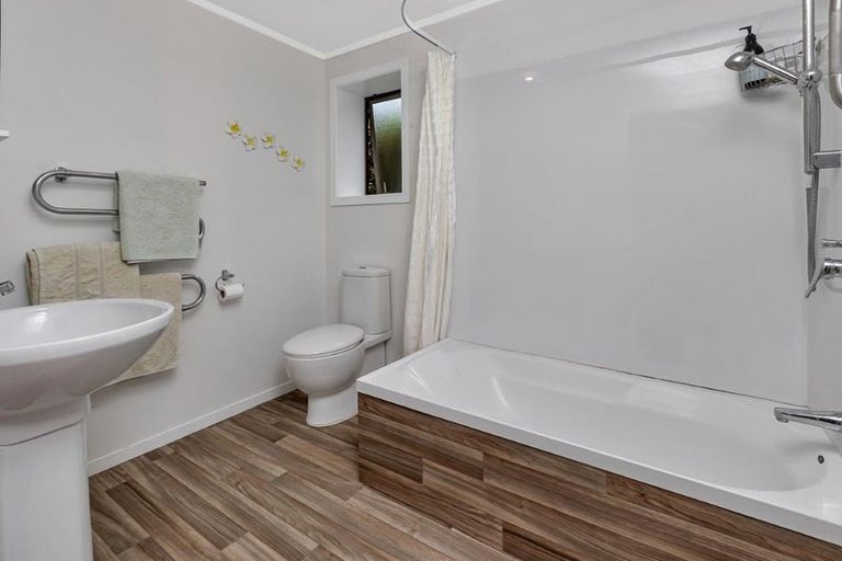 Photo of property in 94 One Tree Point Road, One Tree Point, 0118