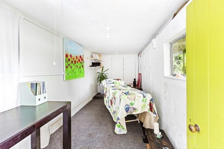 Photo of property in 97 Kahu Road, Paremata, Porirua, 5024