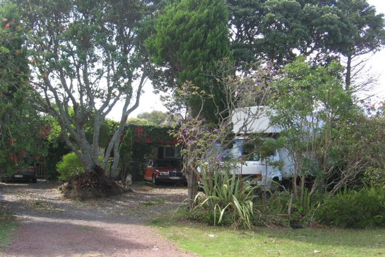 Photo of property in 15 Albert Road, Kelston, Auckland, 0602