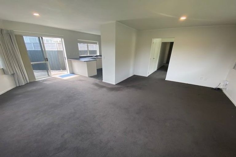 Photo of property in 35 Raumati Road, Raumati Beach, Paraparaumu, 5032