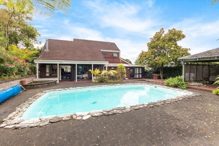 Photo of property in 28 Puawai Place, Northcote, Auckland, 0627