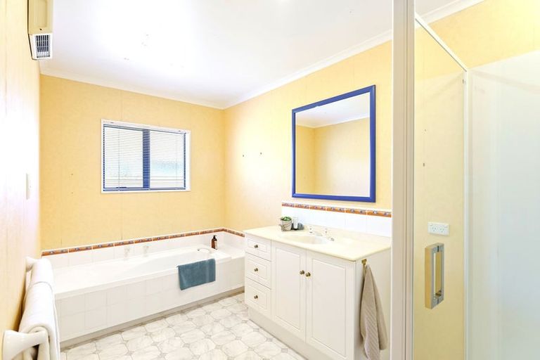 Photo of property in 50 Awanui Drive, Waikanae, 5036