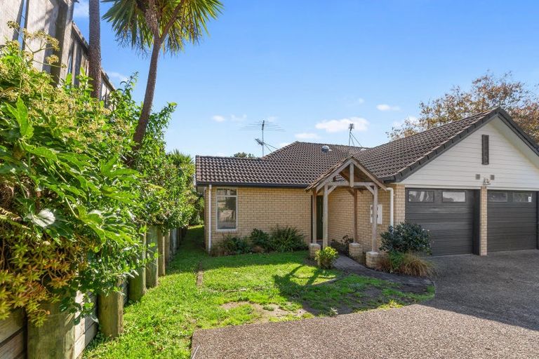 Photo of property in 3 Regents Park Place, Westgate, Auckland, 0614