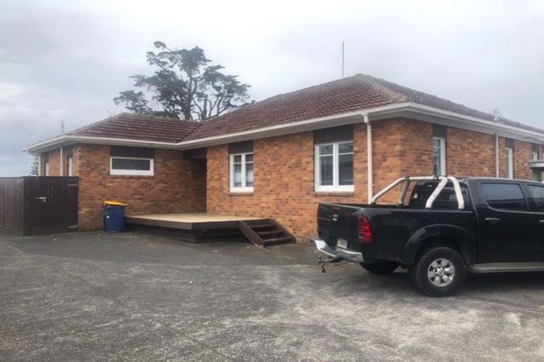 Photo of property in 3166 Great North Road, New Lynn, Auckland, 0600