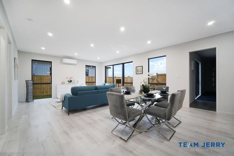 Photo of property in 83 Clarks Beach Road, Clarks Beach, 2122