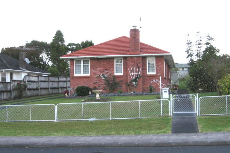 Photo of property in 11 Ayrton Street, Te Atatu South, Auckland, 0610