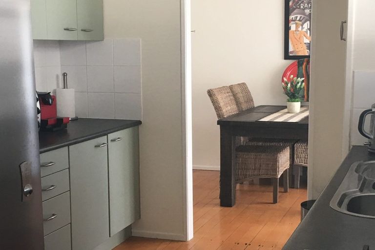 Photo of property in 1/156 Nile Road, Milford, Auckland, 0620