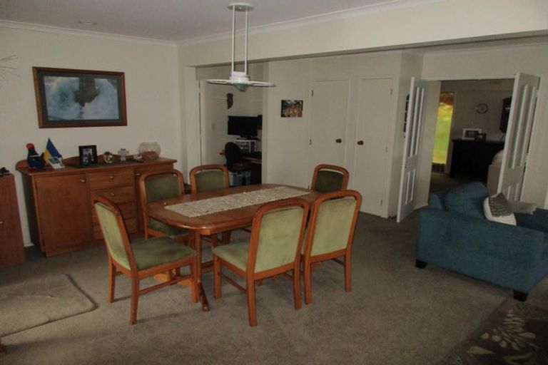 Photo of property in 5 Arthur Grove, Waikanae, 5036