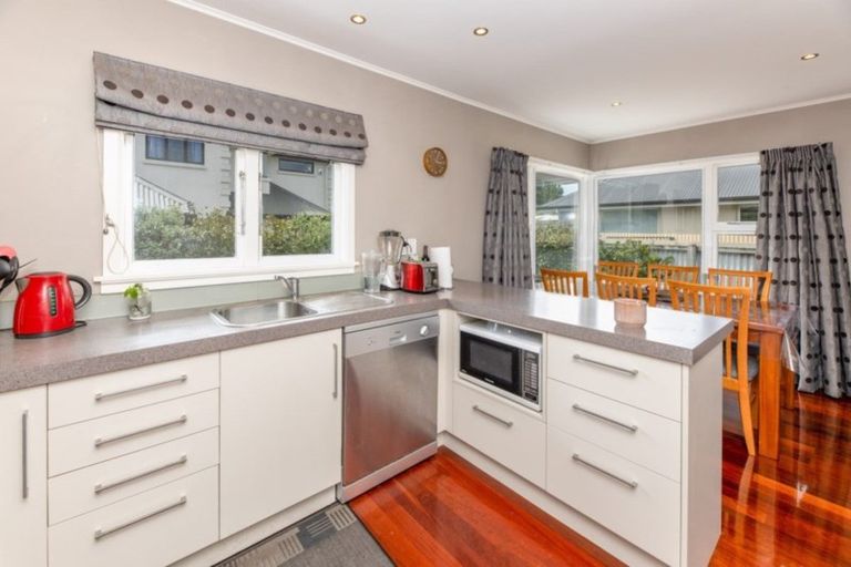 Photo of property in 93 Crofton Road, Harewood, Christchurch, 8051