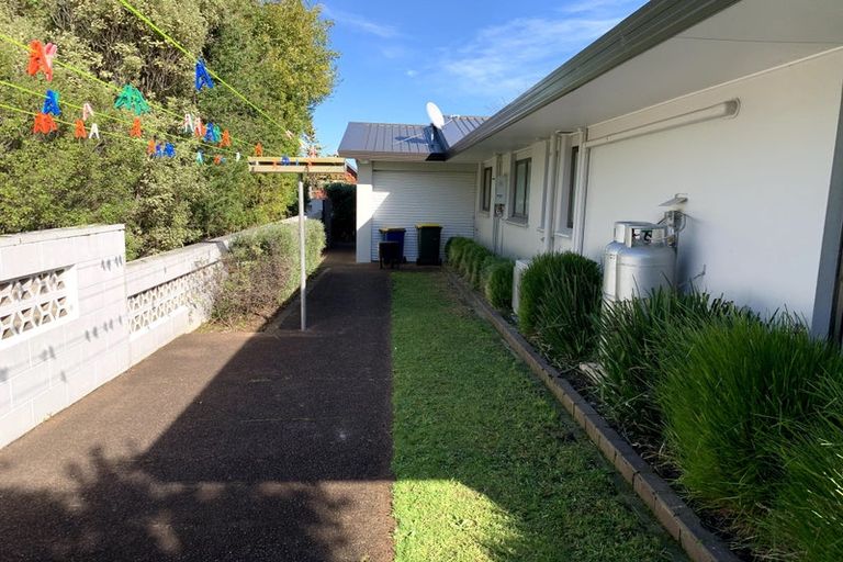 Photo of property in 5 Pendene Place, Forrest Hill, Auckland, 0620