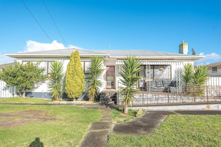 Photo of property in 15 Polson Street, Castlecliff, Whanganui, 4501
