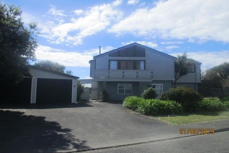 Photo of property in 63 Ngapaki Street, Waikanae Beach, Waikanae, 5036