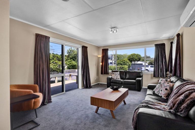 Photo of property in 3 Fyson Place, Hawera, 4610