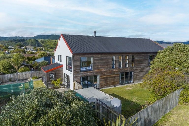 Photo of property in 23 Miro Road, Raumati South, Paraparaumu, 5032