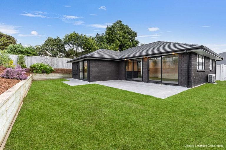 Photo of property in 9 Rehua Place, Waiwhakaiho, New Plymouth, 4312