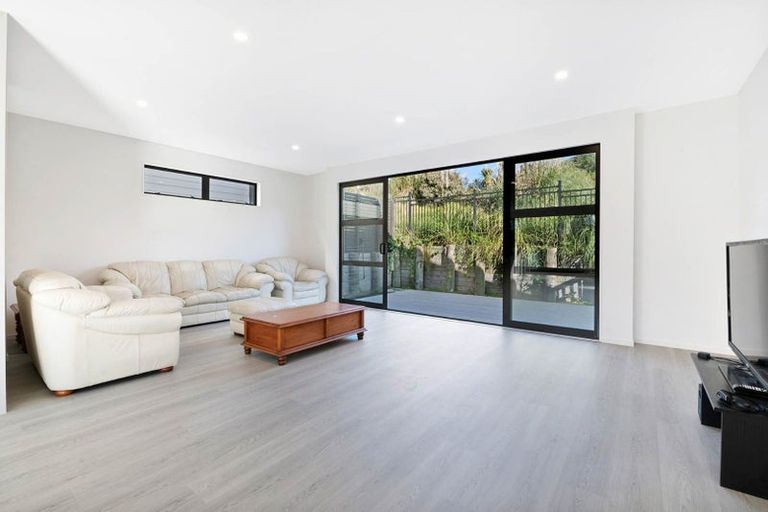 Photo of property in 4 Pleasant Way, Matakatia, Whangaparaoa, 0930